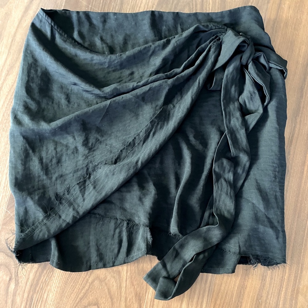 Black wrap skirt size M